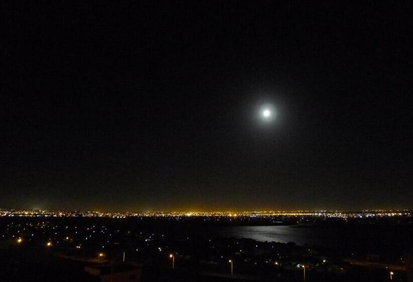 エクゼクティブトリプル, Colona Castle