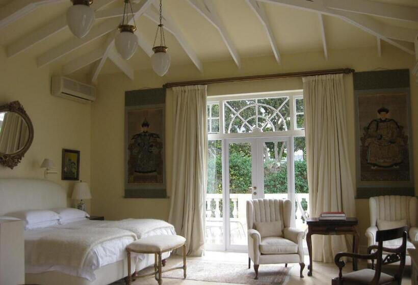Deluxe Suite King Bed, Colona Castle