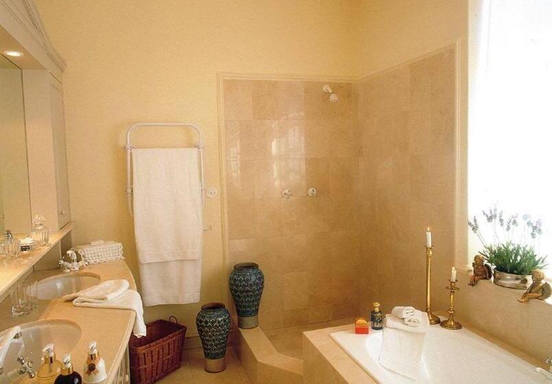 デラックススイート, Colona Castle