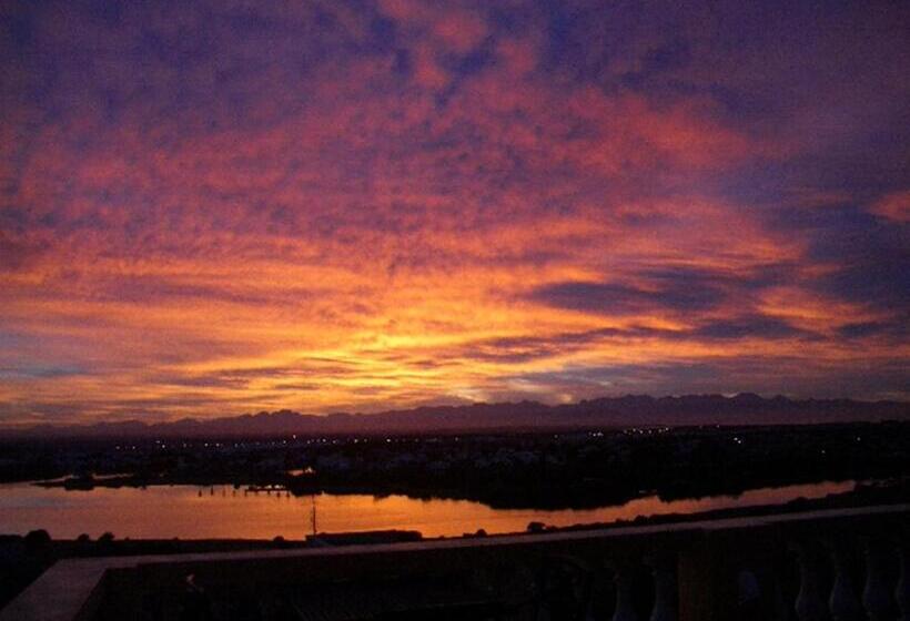 スーペリアールーム, Colona Castle