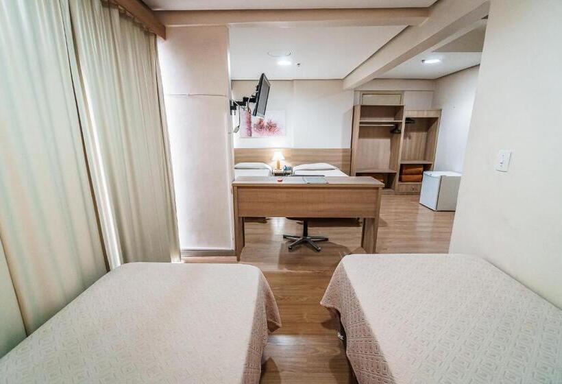 Четырехместный Номер Стандарт, Dan Inn Express Porto Alegre   Próximo Ao Araújo Vianna E Ao Complexo Hospitalar Santa Casa