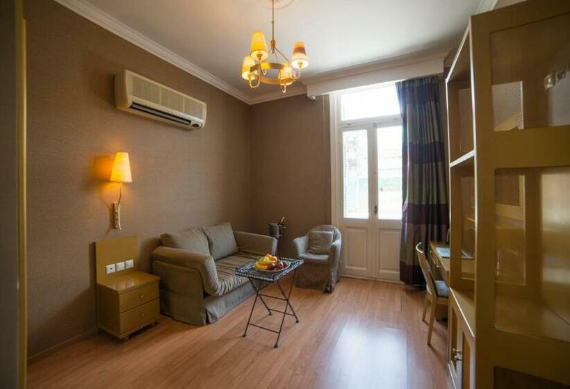 Suite, Delphi Art