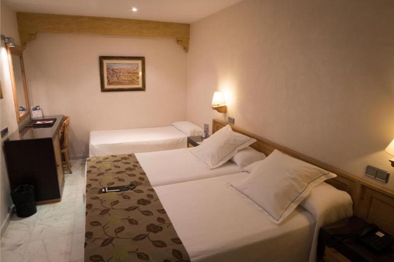 适合残疾人士使用的带超级大床的标准间, Holiday Inn Express Minden, An Ihg