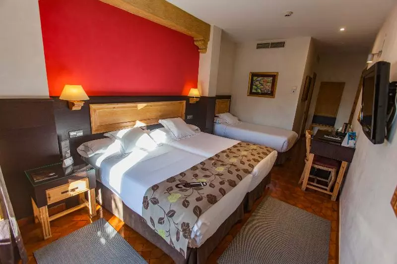 身障者適用キングサイズベッドルーム, Holiday Inn Express Minden, An Ihg