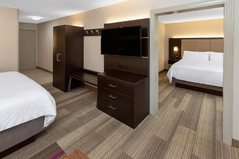 キングサイズベッドのスイートルーム, Holiday Inn Express Minden, An Ihg