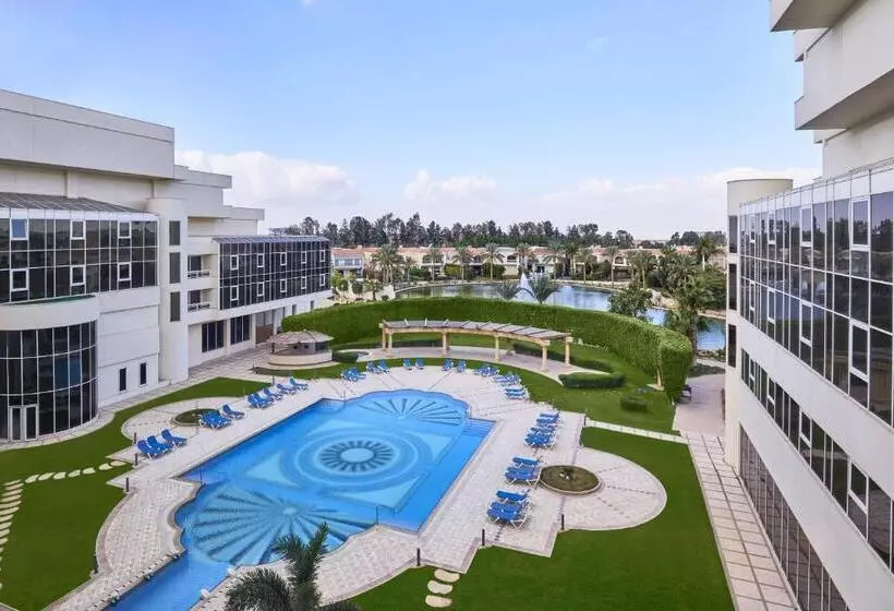 اتاق لوکس با چشم‌انداز استخر, Jw Marriott Hotel Cairo