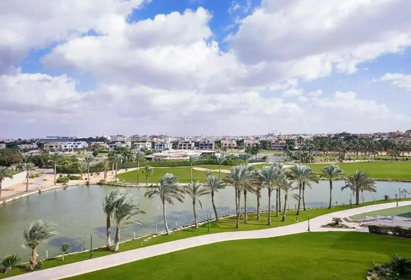 اتاق لوکس با چشم‌انداز استخر, Jw Marriott Hotel Cairo