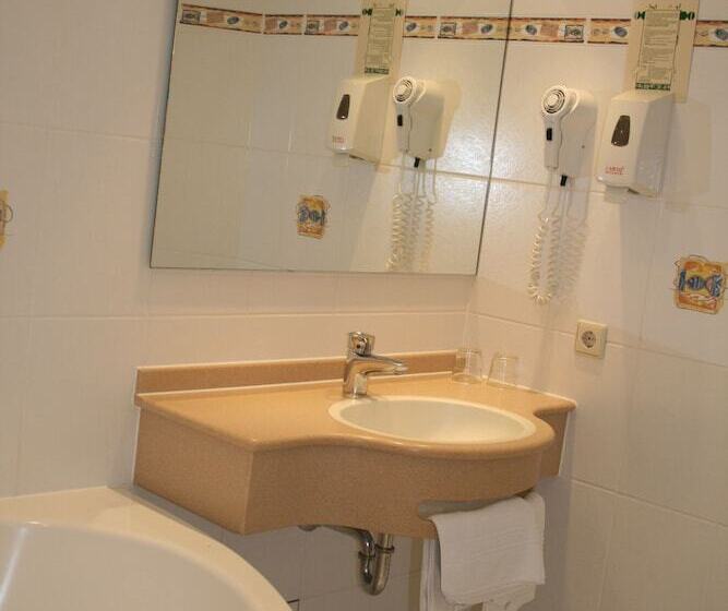 Номер Стандарт с Гидромассажем, Logis Gourmet & Relax Hotel De La Sure