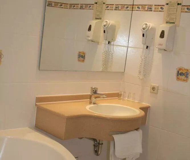 اتاق استاندارد با وان آب گرم, Logis Gourmet & Relax Hotel De La Sure