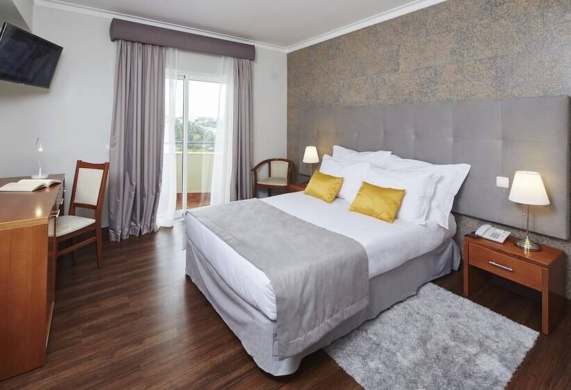 标准单人间, Luna Fatima