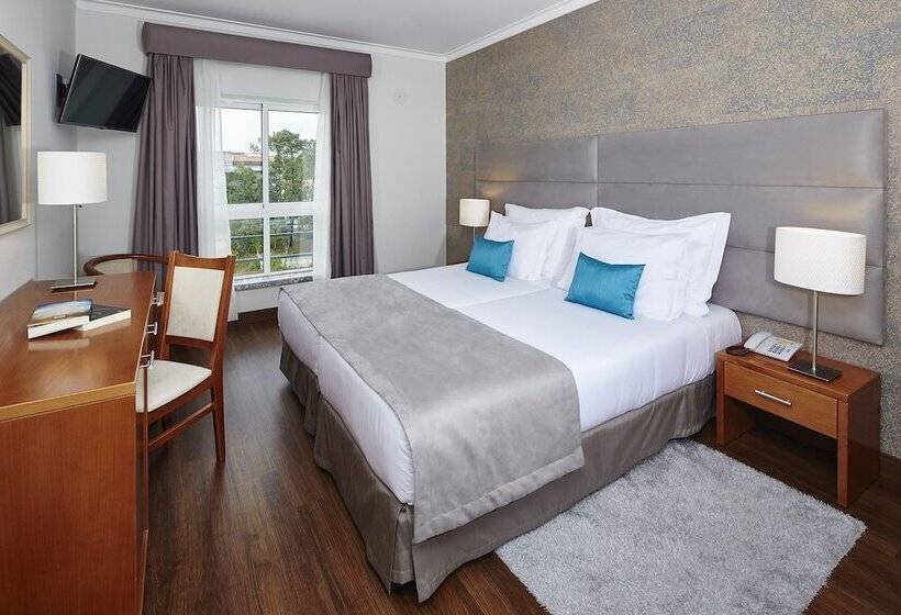 标准间, Luna Fatima