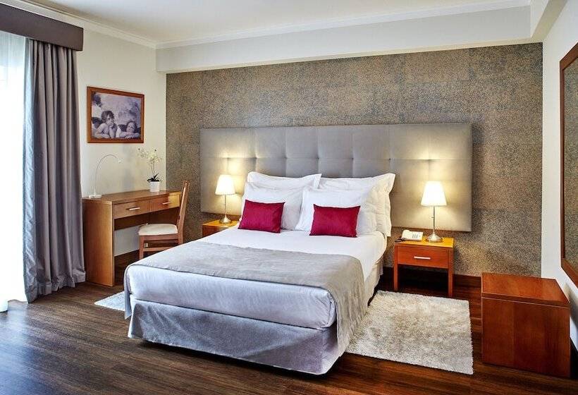 小型套房, Luna Fatima