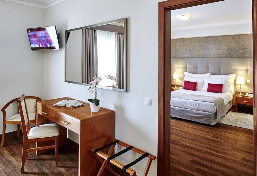 标准间, Luna Fatima