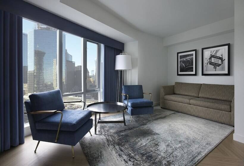 سوییت لوکس, Pantages Hotel Toronto Centre