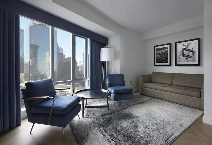 سوییت لوکس, Pantages Hotel Toronto Centre
