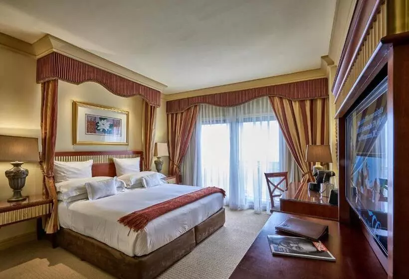 اتاق استاندارد با تخت بزرگ برای معلولان, Peermont D Oreale Grande At Emperors Palace