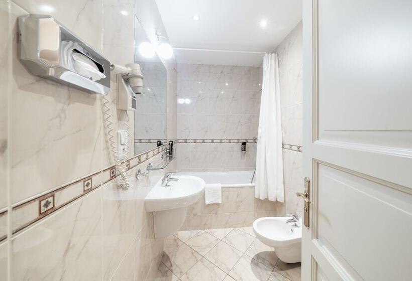 Quarto Estandar, Raffaello Prague