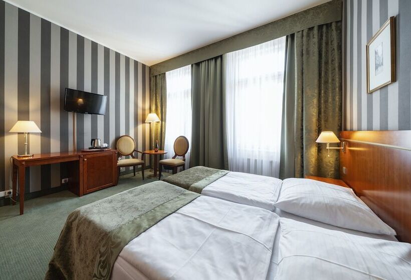 Quarto Estandar, Raffaello Prague