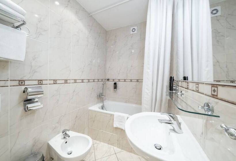 Quarto Estandar, Raffaello Prague