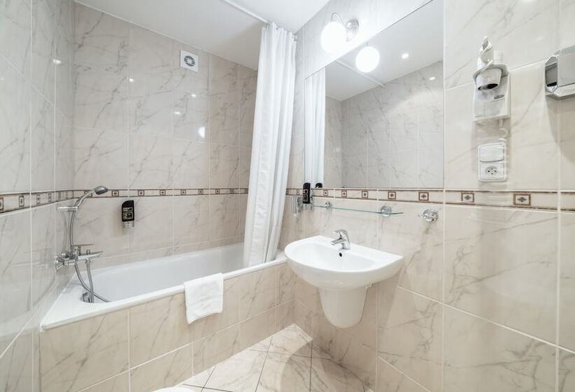 Quarto Estandar, Raffaello Prague