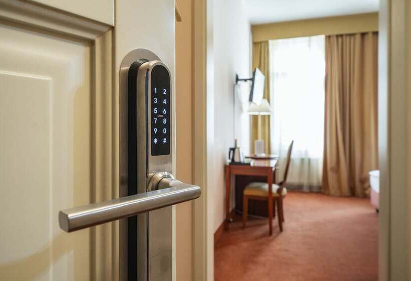 Suíte Familiar, Raffaello Prague