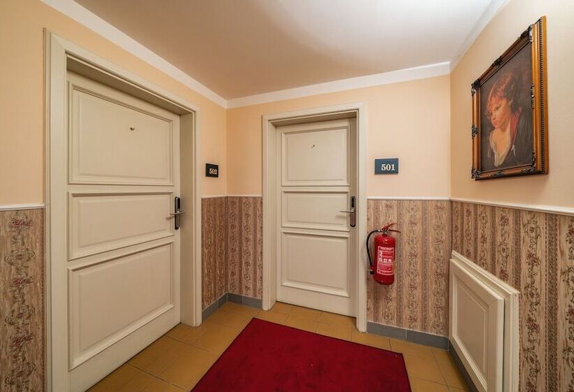 Suíte Familiar, Raffaello Prague