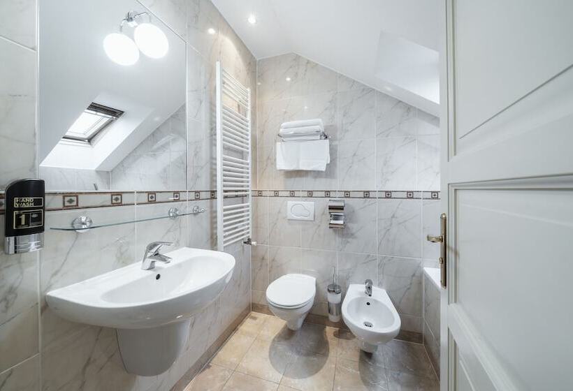 Suíte Familiar, Raffaello Prague