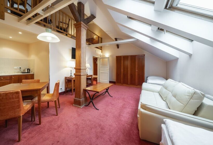 Suíte Familiar, Raffaello Prague