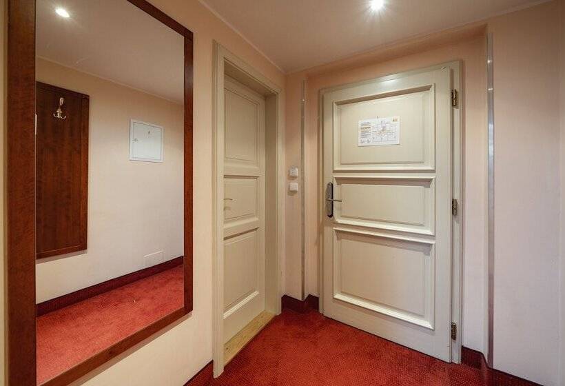 Suíte Familiar, Raffaello Prague