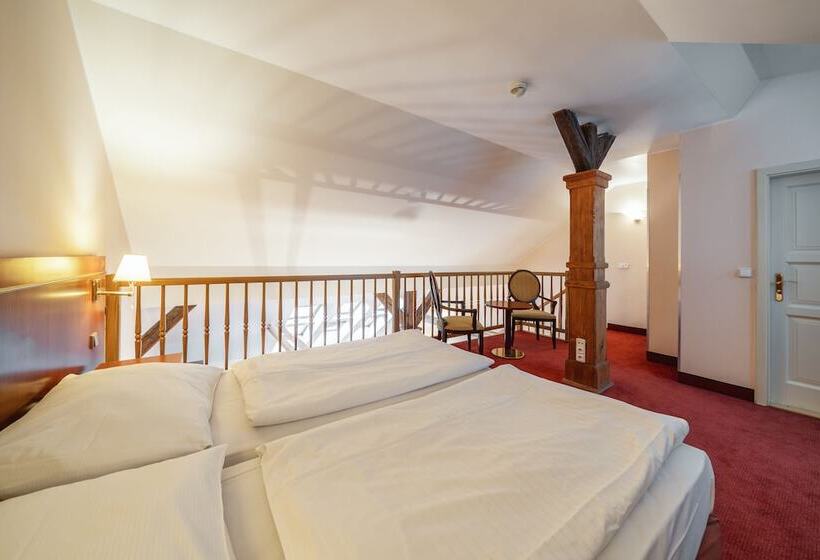 Suíte Familiar, Raffaello Prague