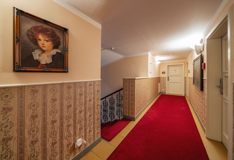 Suíte Familiar, Raffaello Prague