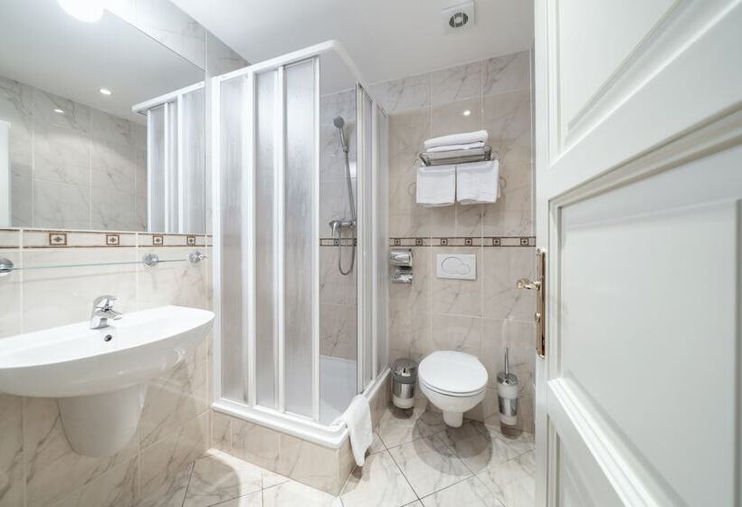 Suíte Familiar, Raffaello Prague