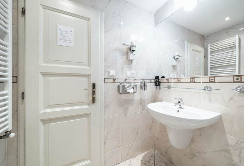 Suíte Familiar, Raffaello Prague