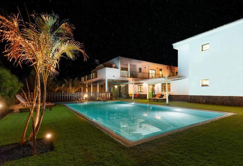 Quarto Triplo Estandar com Sacada, Surfescape Fuerteventura