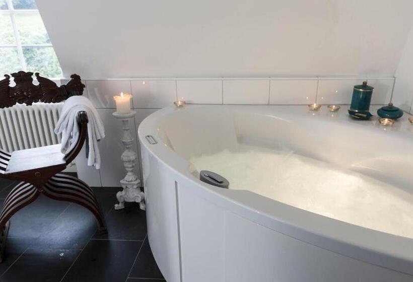 סוויטה דלוקס, Schloss Münchenwiler