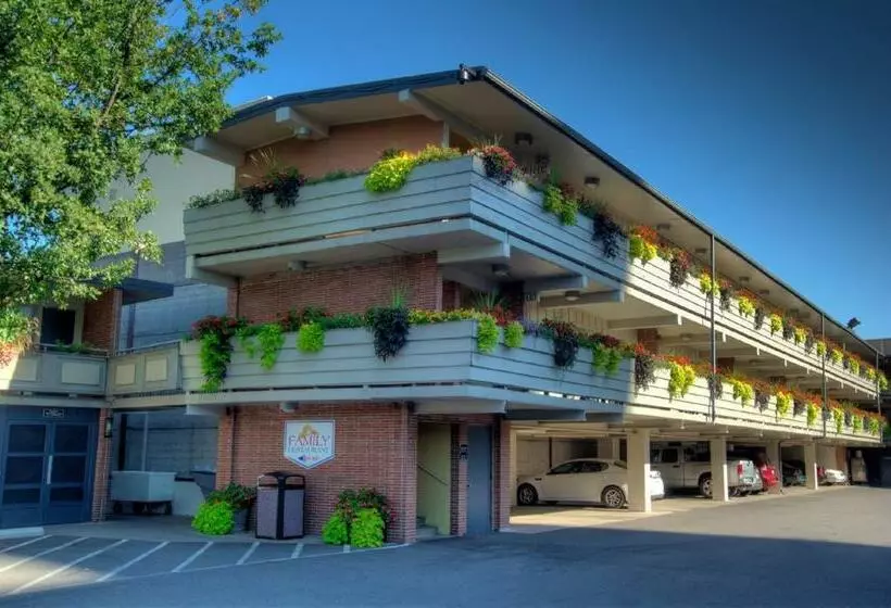 سوییت, Travelodge By Wyndham Niagara Falls At The Falls
