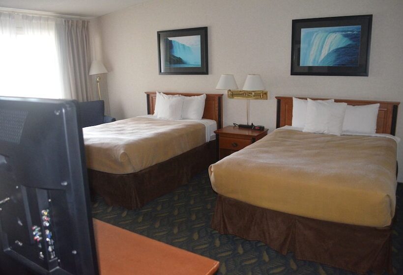 带2个双人床的标准工作室, Travelodge By Wyndham Niagara Falls At The Falls