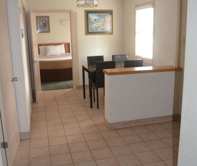 套房, Travelodge By Wyndham Niagara Falls At The Falls