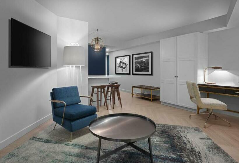 سوییت لوکس, Pantages Hotel Toronto Centre