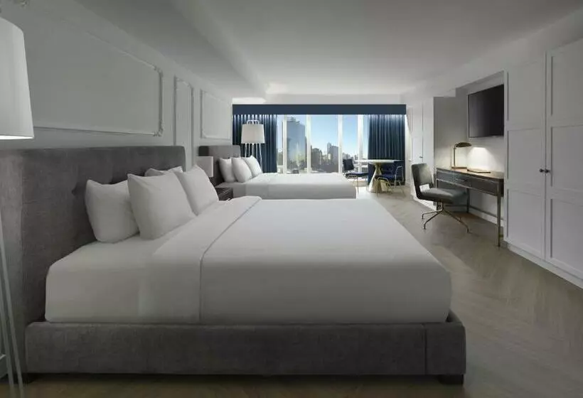 استودیوی لوکس, Pantages Hotel Toronto Centre