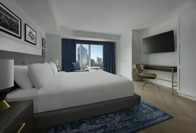 استودیوی لوکس, Pantages Hotel Toronto Centre