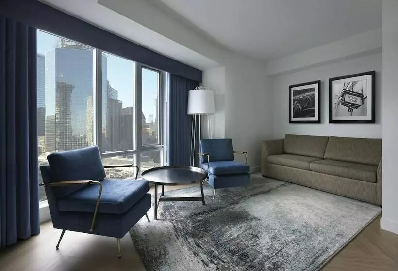 سوییت لوکس, Pantages Hotel Toronto Centre