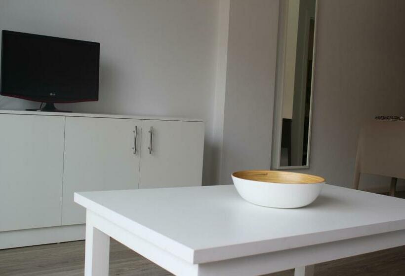 شقة غرفة واحدة, Vigilia Park