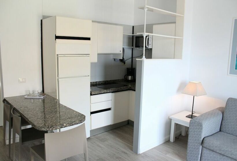 شقة غرفة واحدة, Vigilia Park