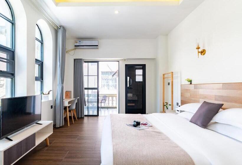 Номер Стандарт с Балконом, Beihai Silver Beach Yintai Time Seaview Villa