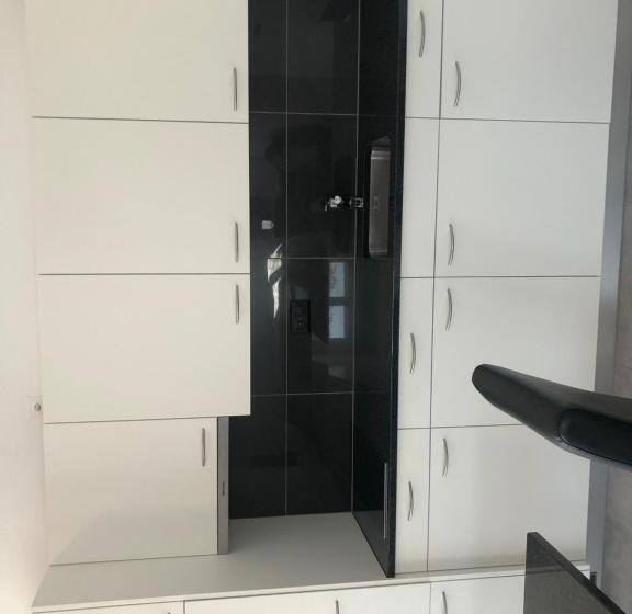 דירת חדר, Hippel Krone