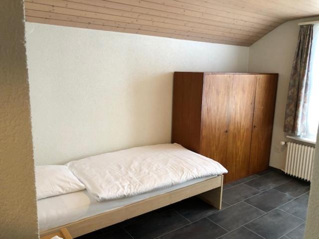 דירת שלושה חדרים, Hippel Krone