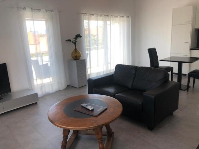 דירת חדר, Hippel Krone