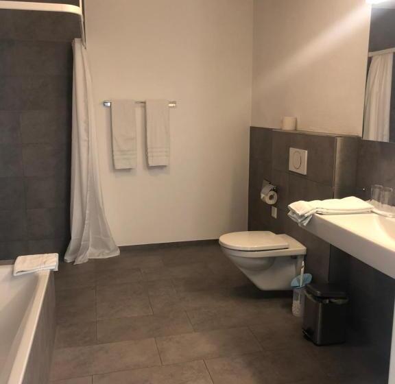 דירת חדר, Hippel Krone