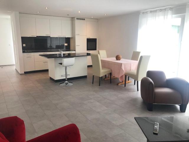 דירת חדר, Hippel Krone